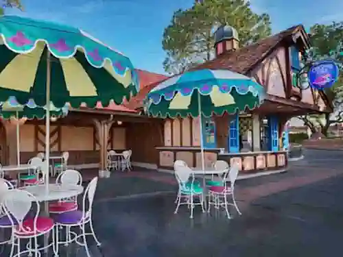 Cheshire cafe restaurante fantasyland en Disney World Magic Kingdom Orlando
