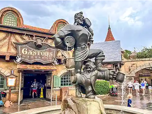 gastons tavern restaurante fantasyland en Disney World Magic Kingdom Orlando