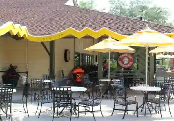 mesas exteriores earl of sanwich disney spring